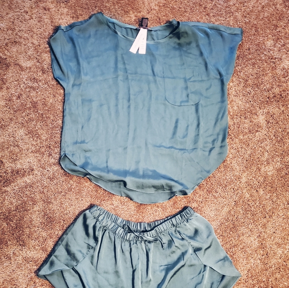 Satin VS Sleep Set